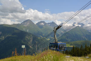 Eine gratis Fahrt mit der Luftseilbahn ffnet bequem die Tore zur Bergwelt.