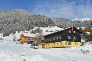 Das Haus von aussen, im Winter