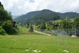 Fussballplatz in unmittelbarer Nhe des Lagerhauses